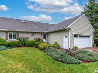 3300 Valley Oaks Ct, Clinton, IA 52732