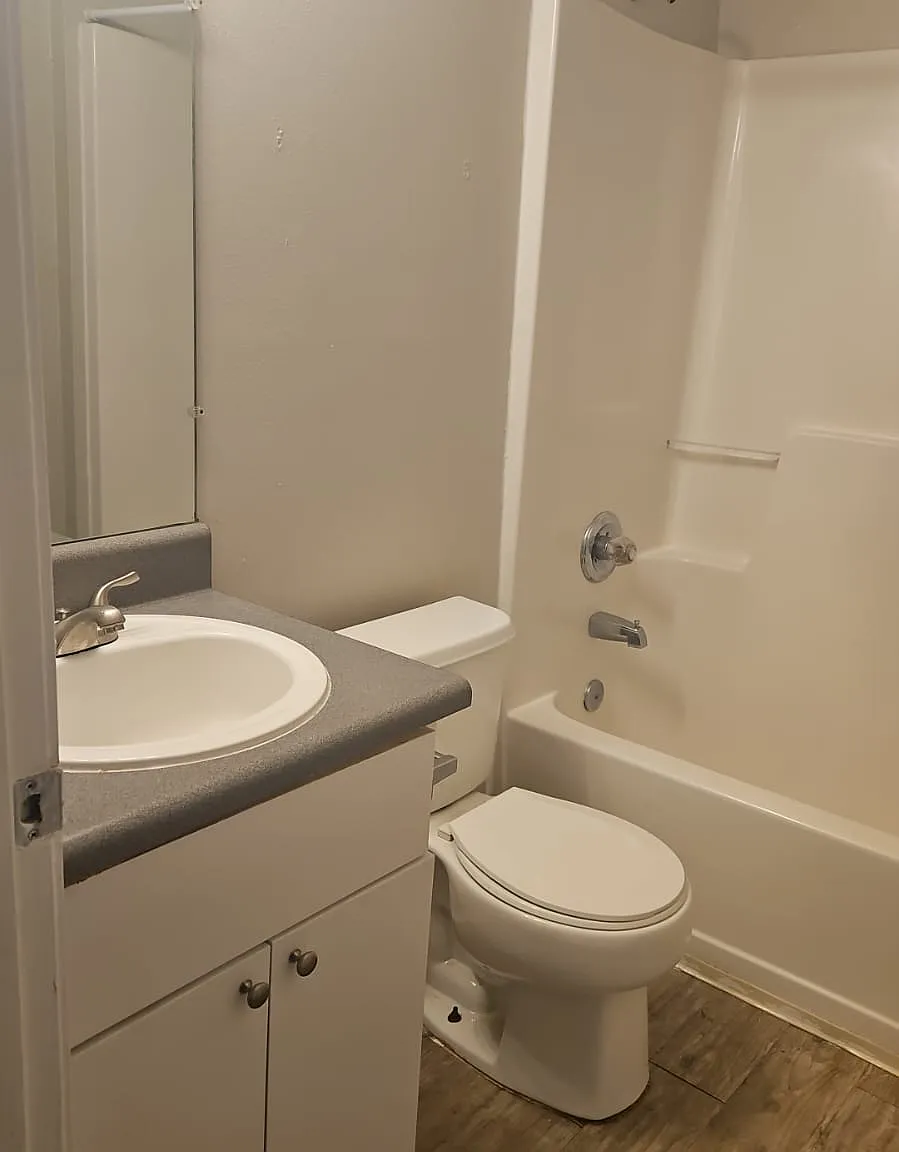 2 bed, 1.5 bath, 1200 sqft, $1,100 — Photo 4