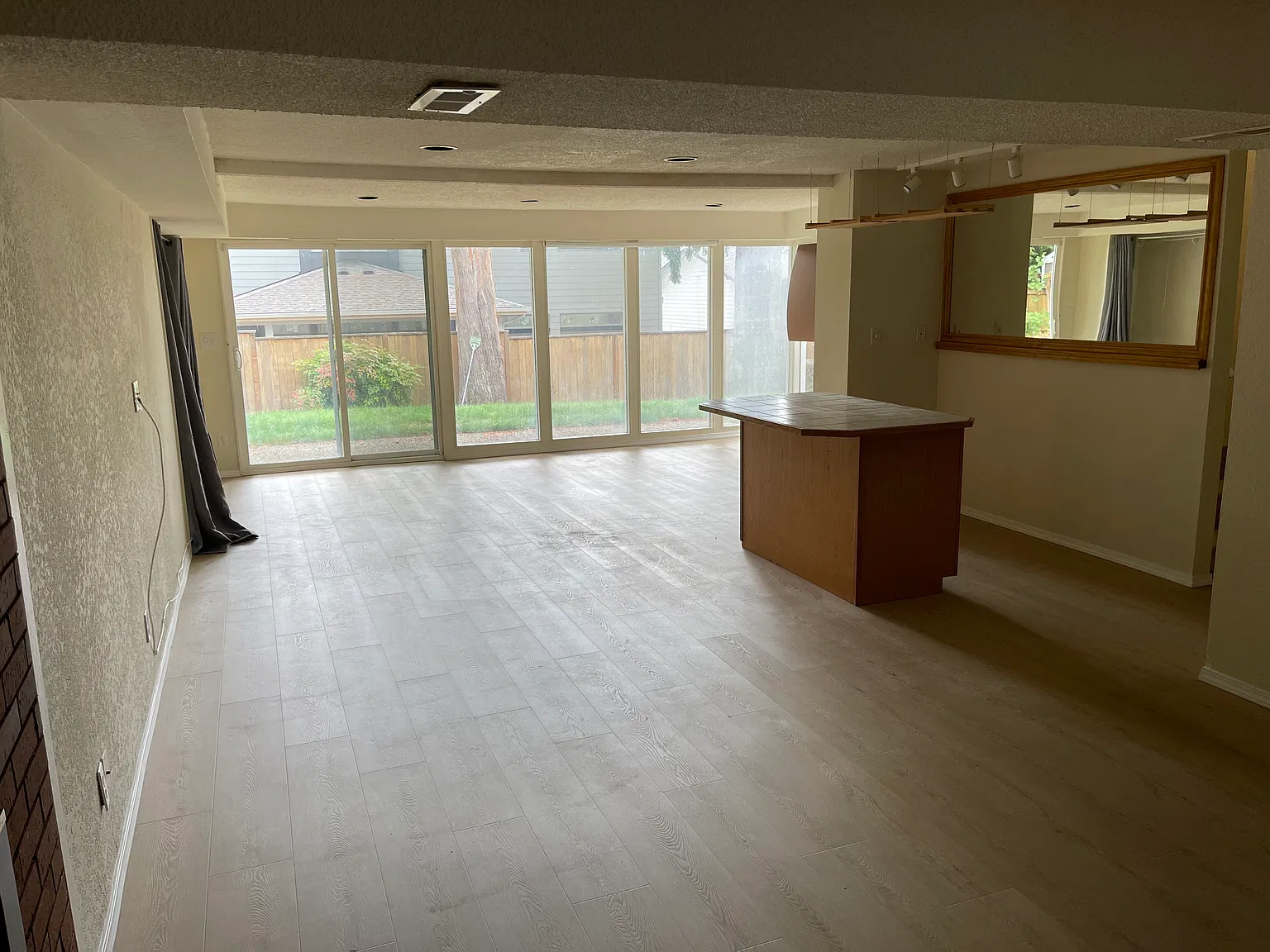 4 bed, 2470 sqft, $3,800 — Photo 4