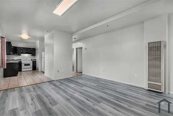 5869 S Figueroa St #3