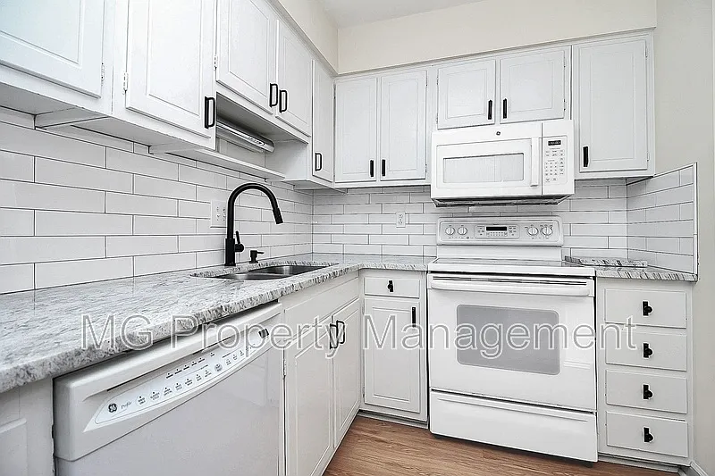 2 bed, 3.0 bath, 1024 sqft, $1,695 — Photo 4
