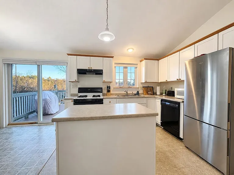 129 Lawrence Rd — Photo 43