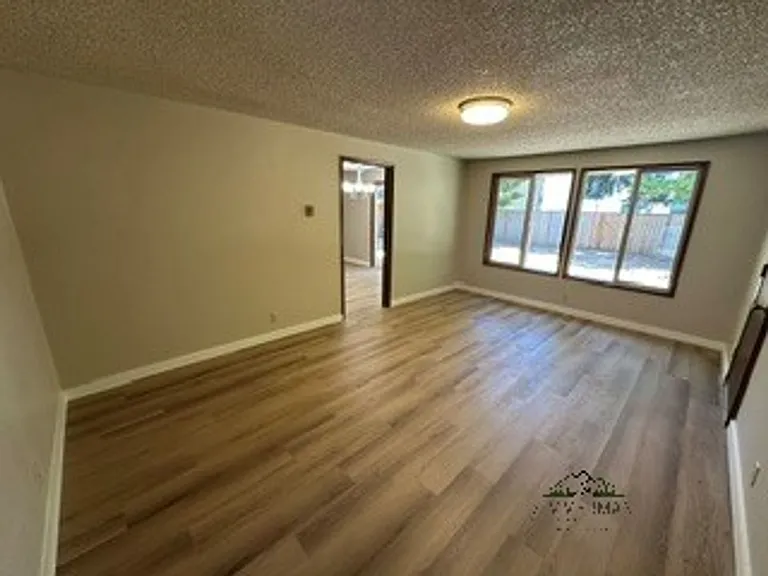 2653 Erin Way — Photo 4
