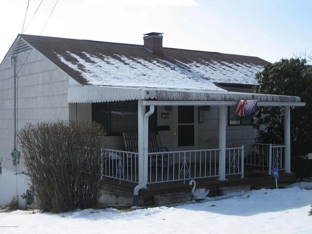 101 Daystrom Ave photo 1
