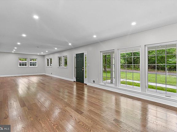 5th image of 3740 Thompson Rd