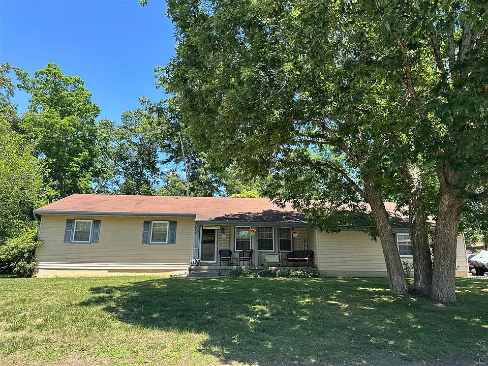 1st image of 2220 Mistletoe Ln