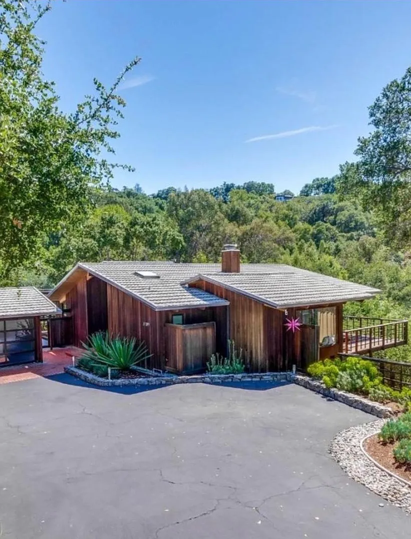 Resort Living, Stunning Home, Private Estate, Beatiful Views! — Photo 1