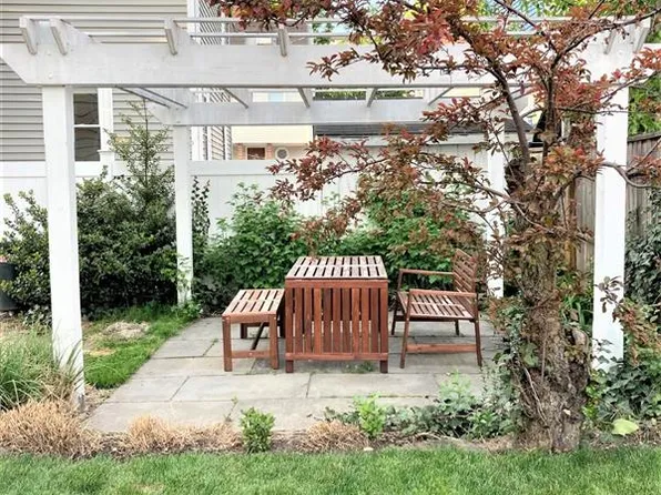 66 Alpine St, Somerville, MA 02144