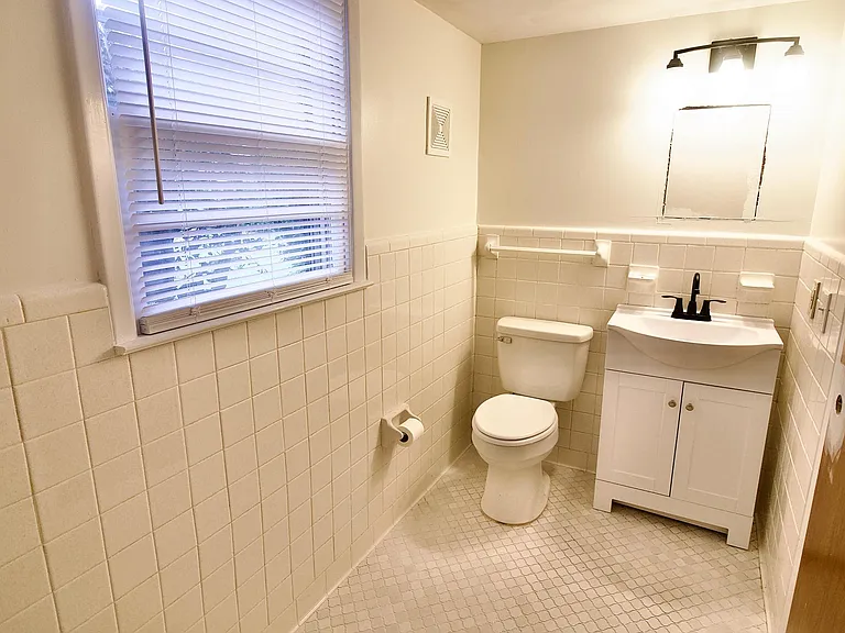 Hedlund Dr — Photo 21