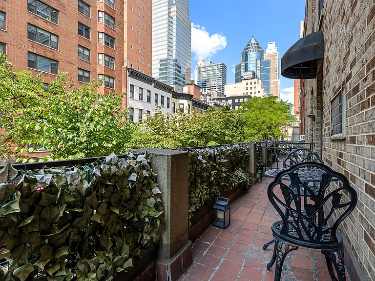 217 E 60th St #201 — Photo 4