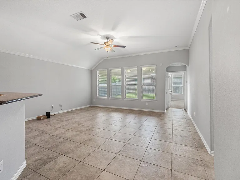 636 Maple Point Dr E — Photo 10