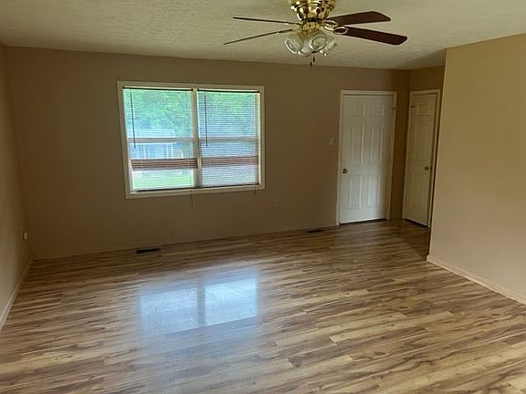 4th image of 309 N Pitcher Rd