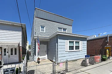 1807 Manhattan Avenue