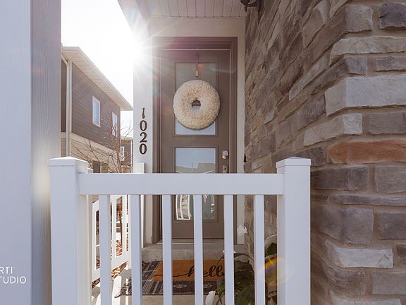 3rd image of 1020 W Lapis Fields Way