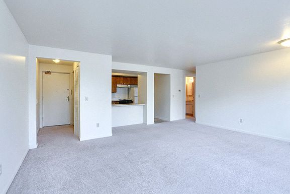Dining Area - Breakfast Bar