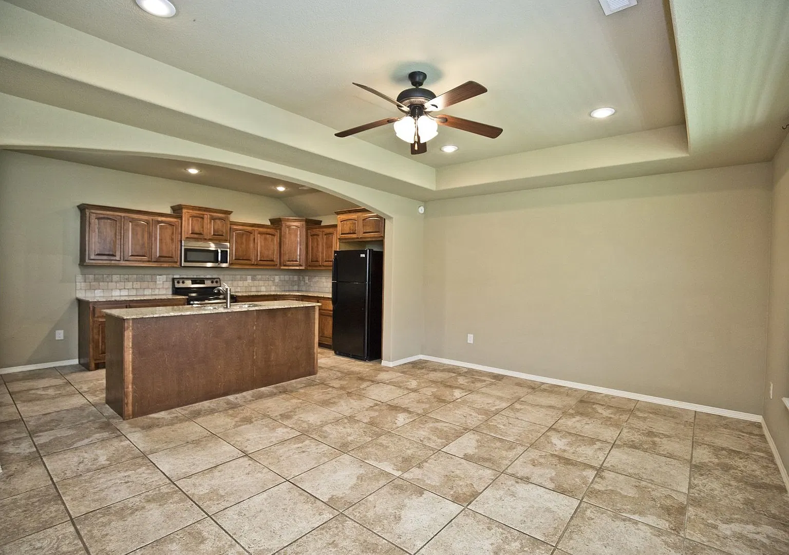 910 Crownview Street — Photo 4