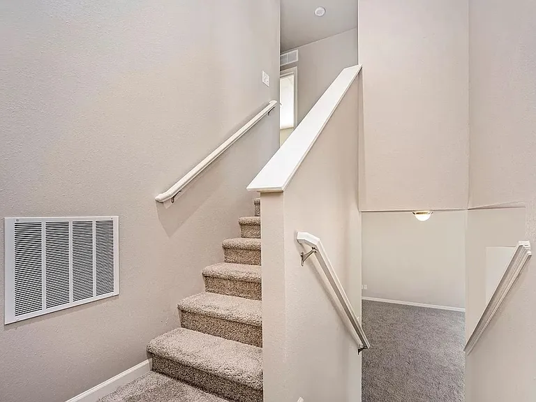 1043 Kenny Brook Ln — Photo 7