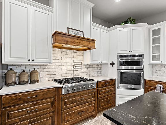 2nd image of 201 West Rd