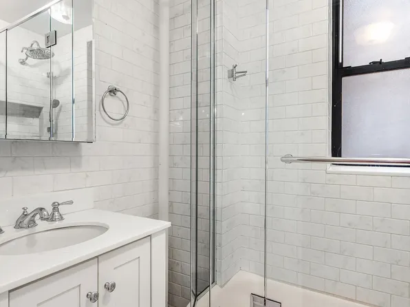 226 East 12th Street image 3 of 6