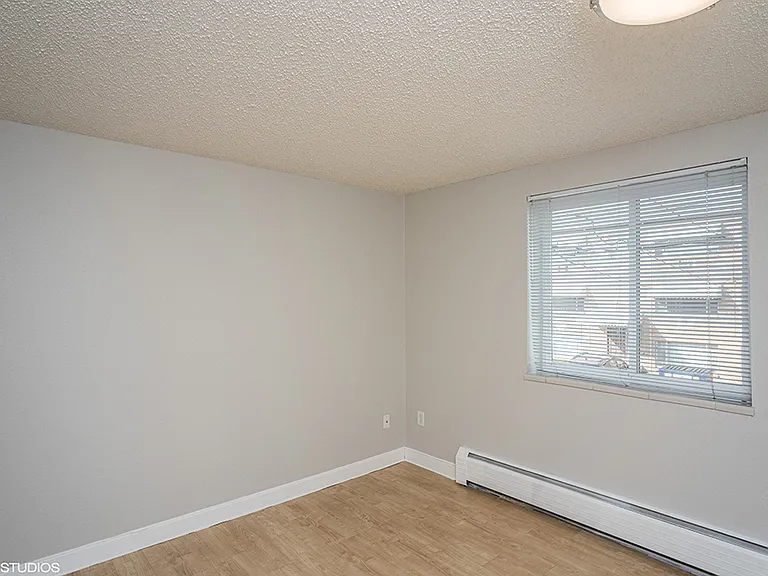 805 Dahlia — Photo 23