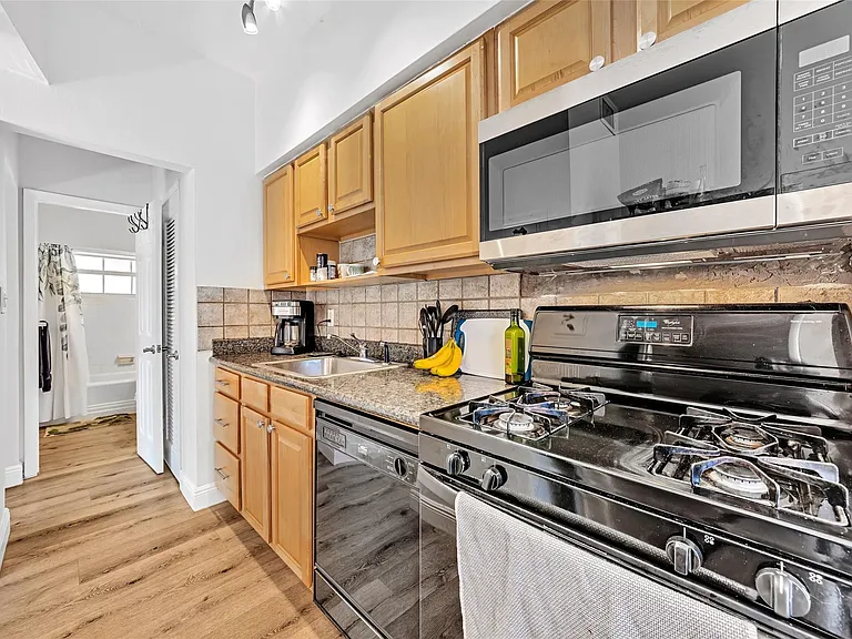 805 NE 17th Ave #4 — Photo 14
