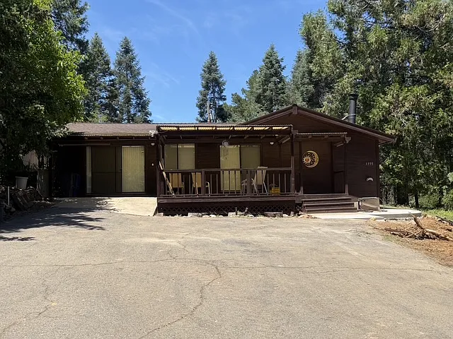 1355 Jackson Gate Rd — Photo 1