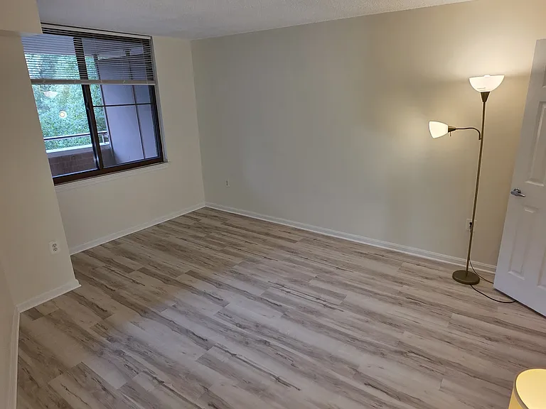 10101 Grosvenor Pl #520 — Photo 15