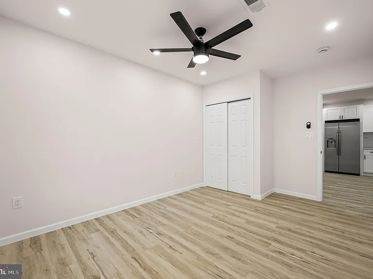 437 W Girard Ave #39-4 — Photo 19