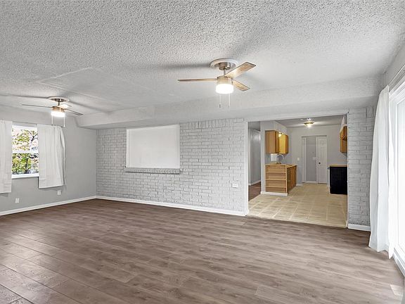 2nd image of 109 W Shadywood Dr