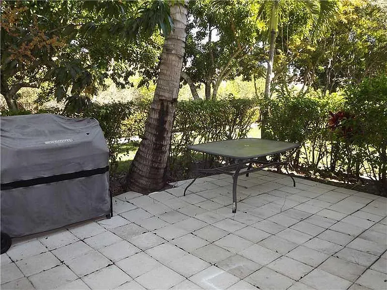 10525 NW 57th Ct — Photo 10