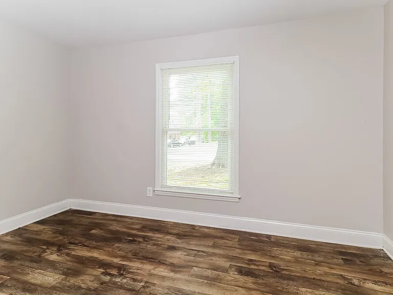 323 Huntsmoor Dr — Photo 10