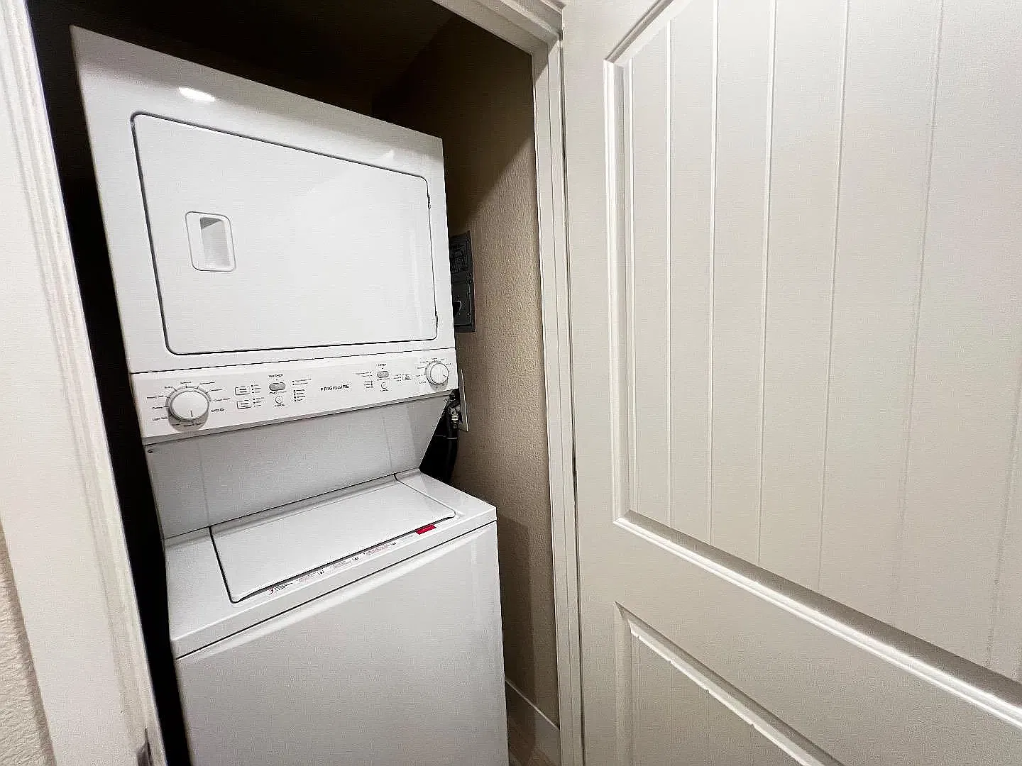 3 bed, 1569 sqft, $5,100 — Photo 4