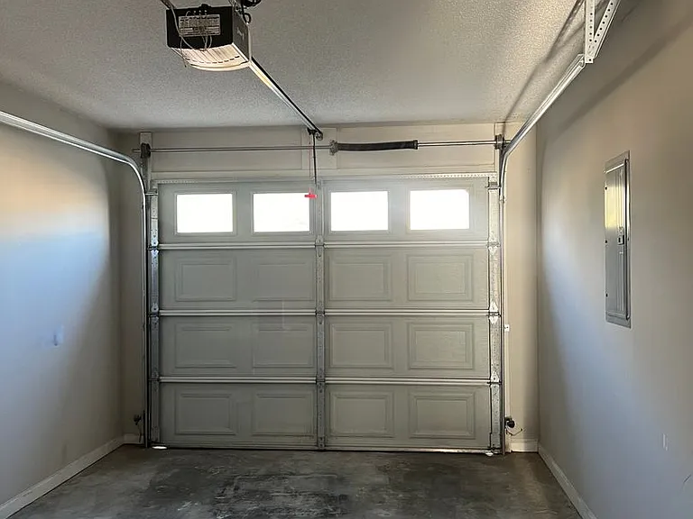 195 N Springview Dr — Photo 16