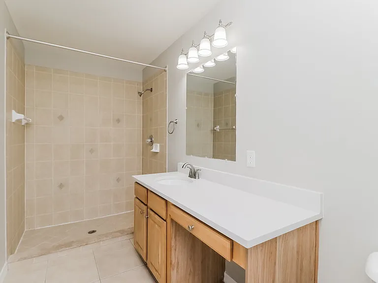 3238 Riverdale Dr — Photo 10