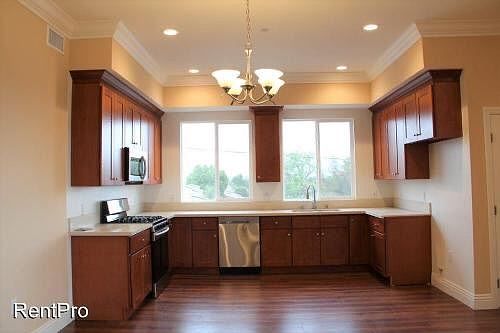 2nd image of 7537 Vineland Ave APT 4