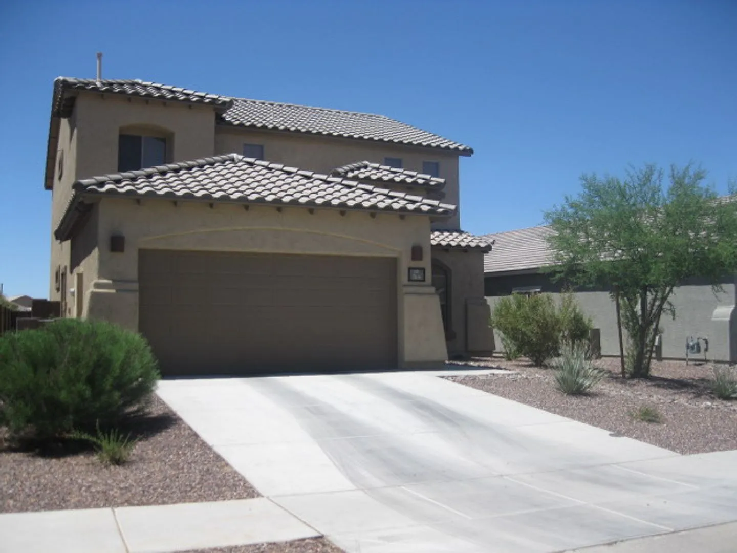 Rancho Sahuarita, 4 Bedroom 3 Bath, Family Room, Granite, Tile Flooring, Flagstone Patio — Photo 1