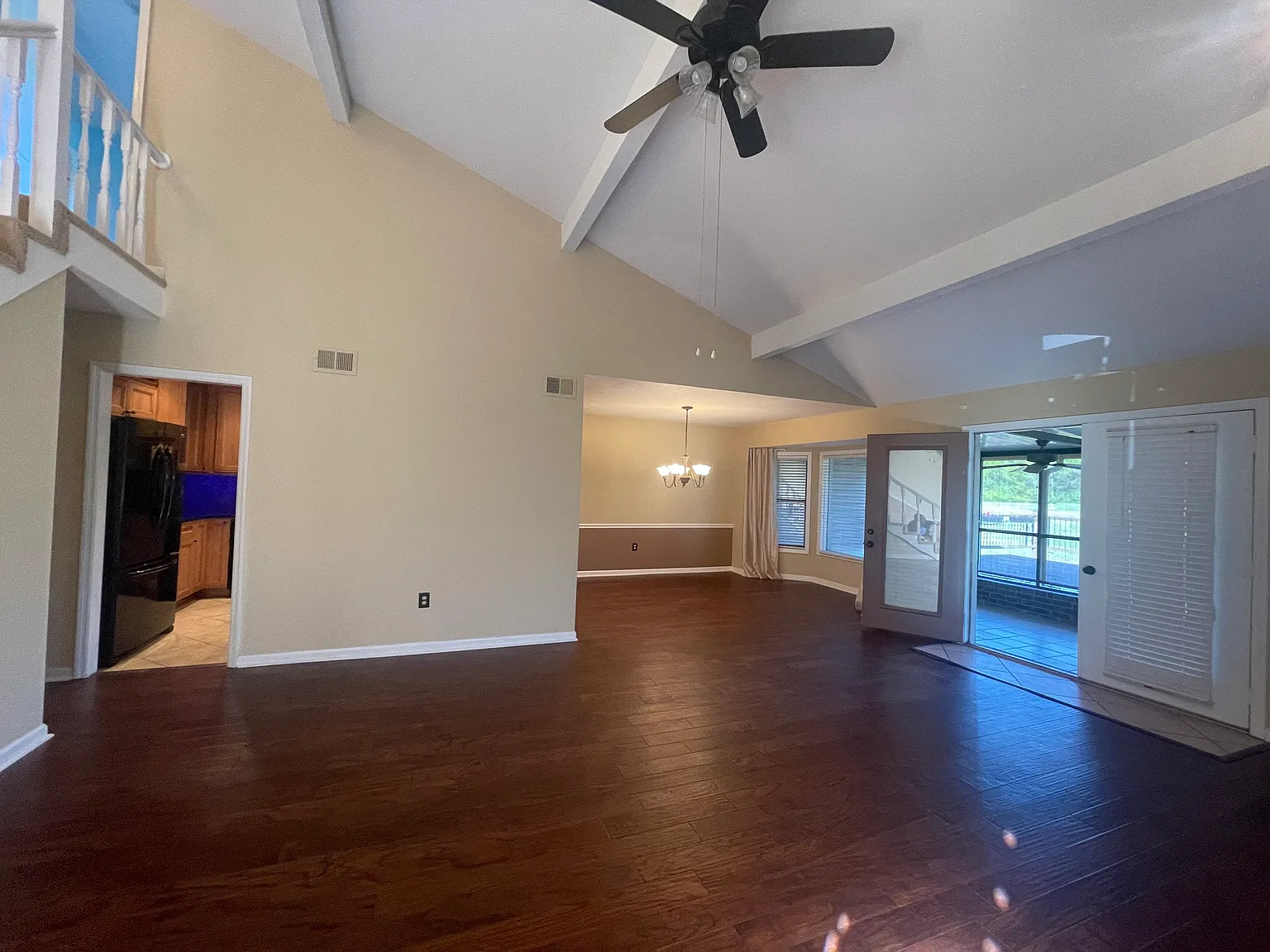 3 bed, 1976 sqft, $1,800 — Photo 3