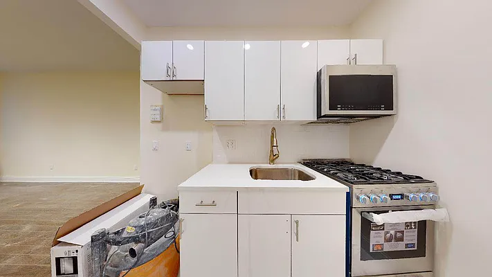 Rented by Bond New York | media 13