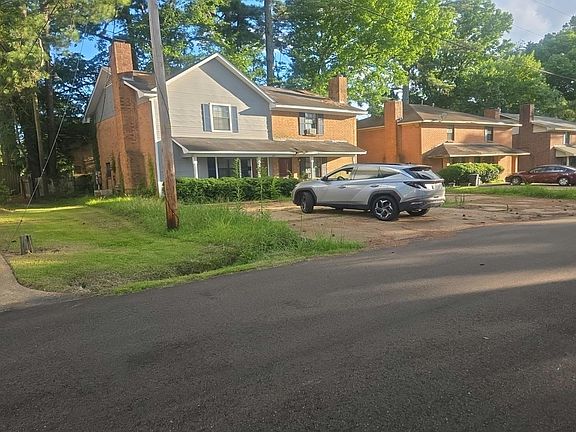3rd image of 843 Woodbury Rd