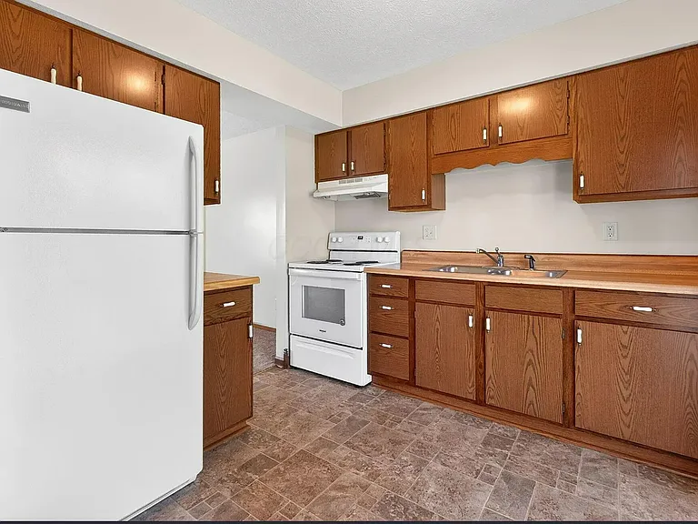 28 & 30 Vernon Ave #28C — Photo 9