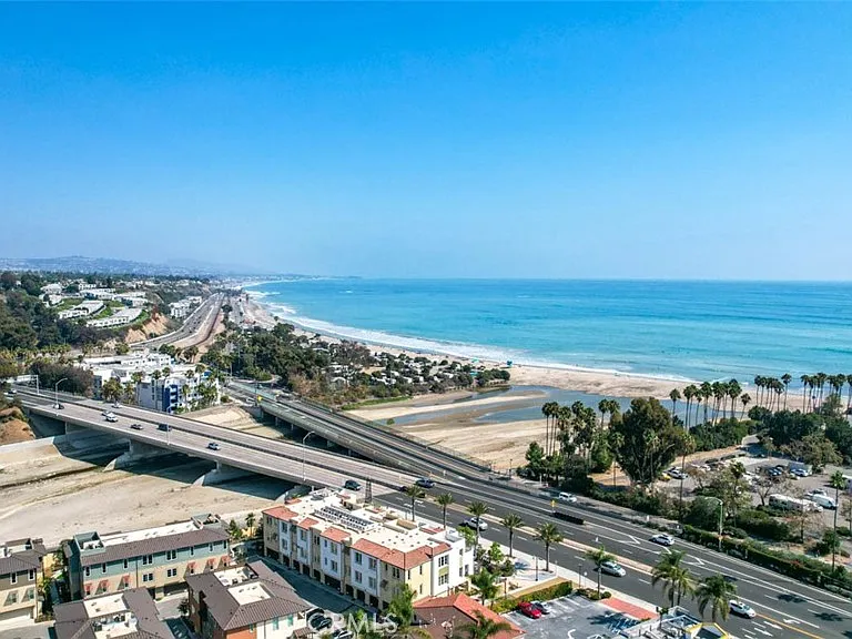 1309 Doheny Way — Photo 49