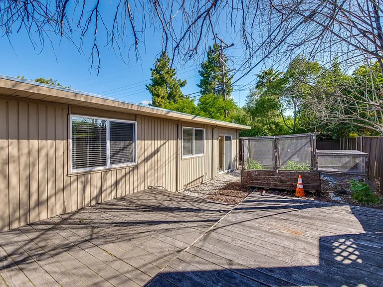 485 Emmons Dr — Photo 50