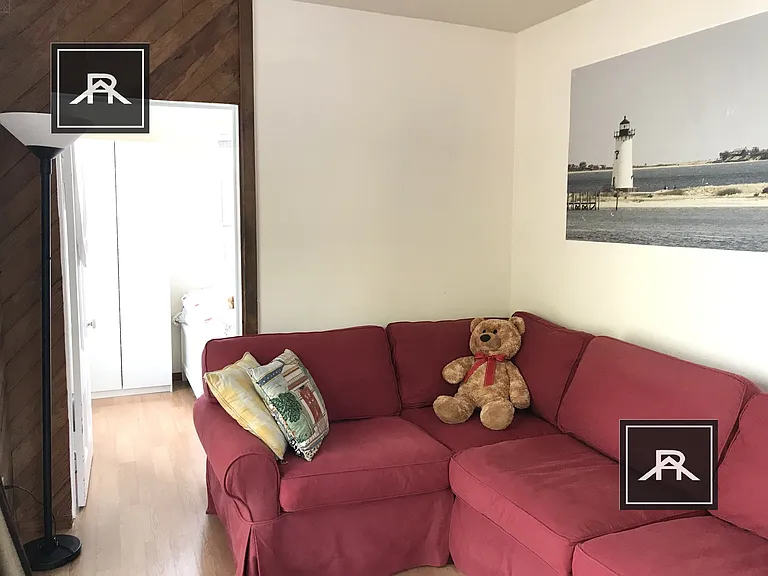 9 Mount Ida St #1R — Photo 2