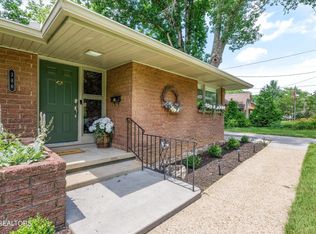 386 East Dr, Oak Ridge, TN 37830