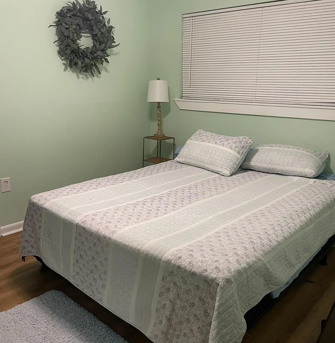 3 bed, 1.0 bath, 1600 sqft, $468 — Photo 1