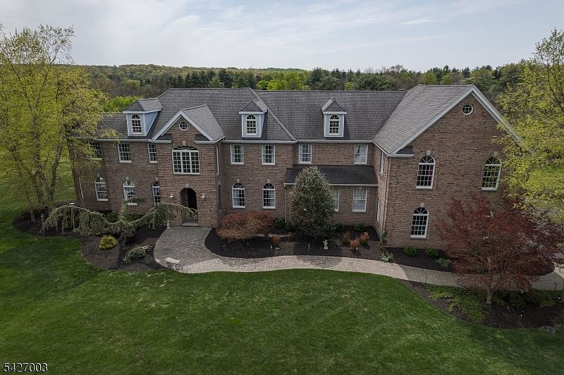 1st image of 22 Spruce Ln
