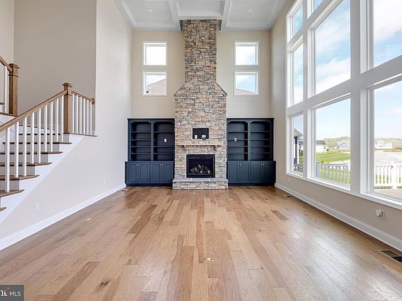 3rd image of 233 Clara Ln