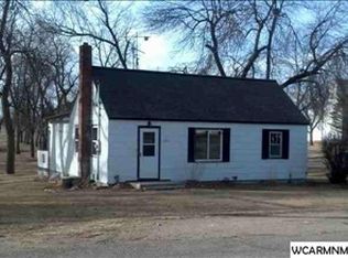 100 Hill St, Russell, MN 56169