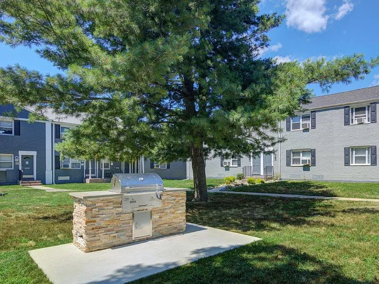 Elmwood Village Apartments and Townhomes — Photo 19