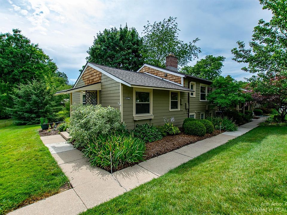 1st image of 2386 Fernwood Ave